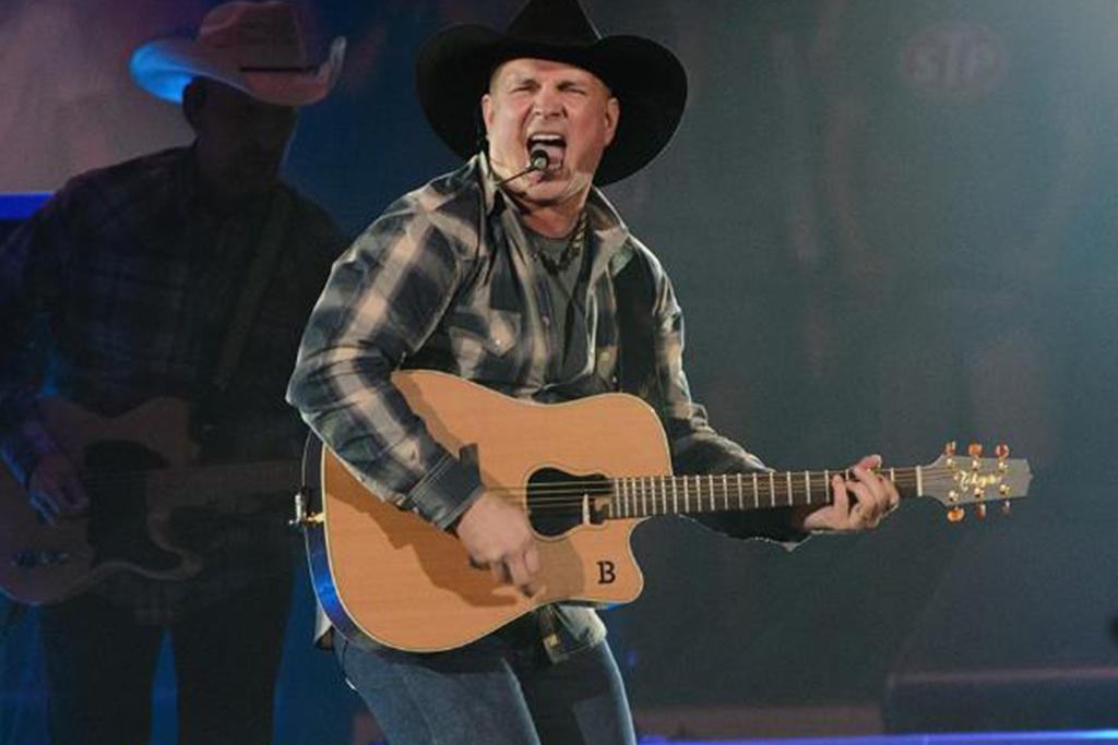 We sent 88 Dragonflies to see Garth Brooks in Concert | The Dragonfly ...